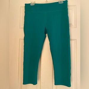 Fabletics Olive Capri II legging